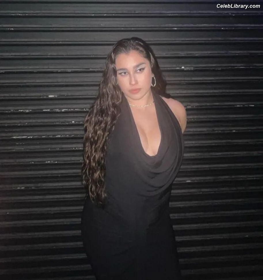 Lauren Jauregui photo 21 of 680