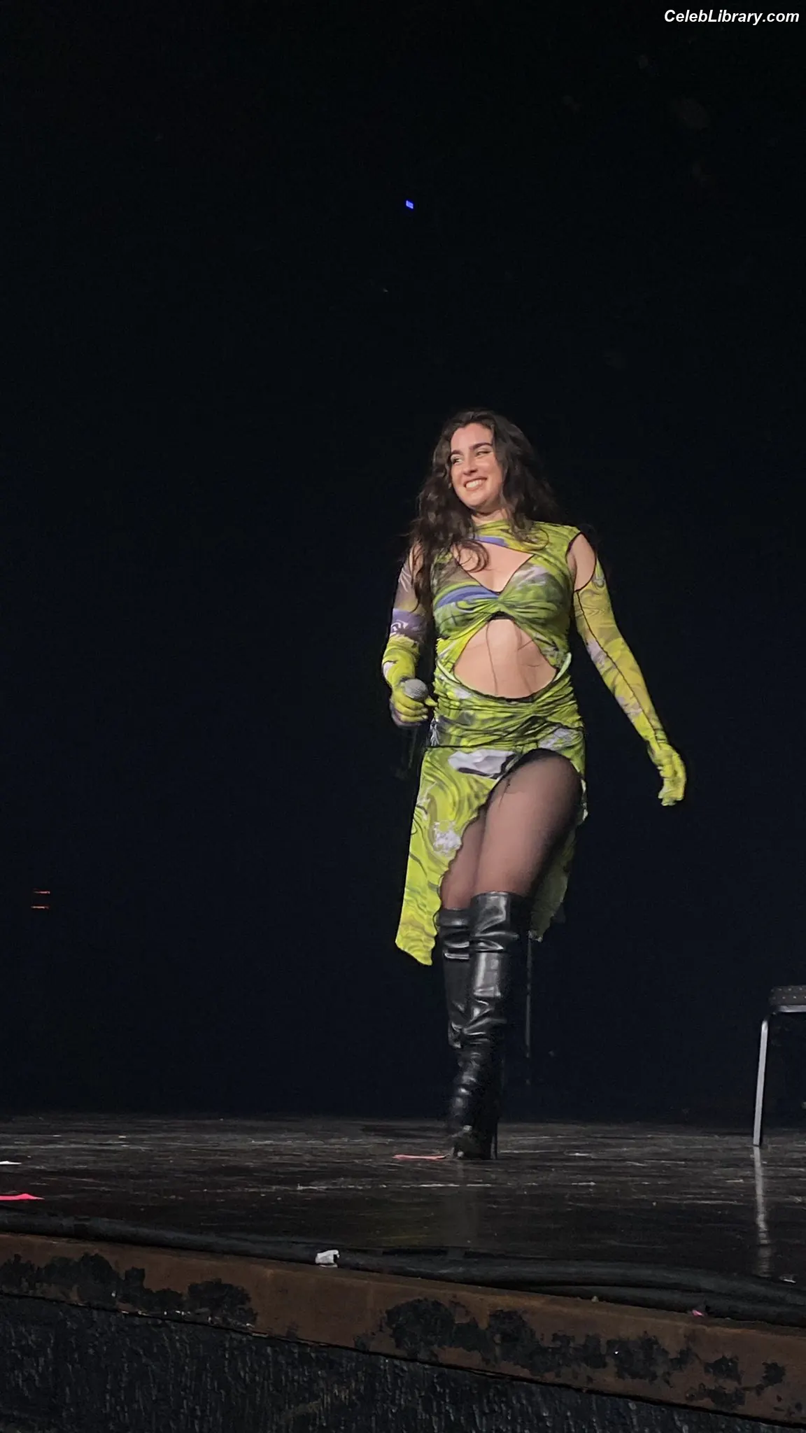 Lauren Jauregui photo 2 of 680