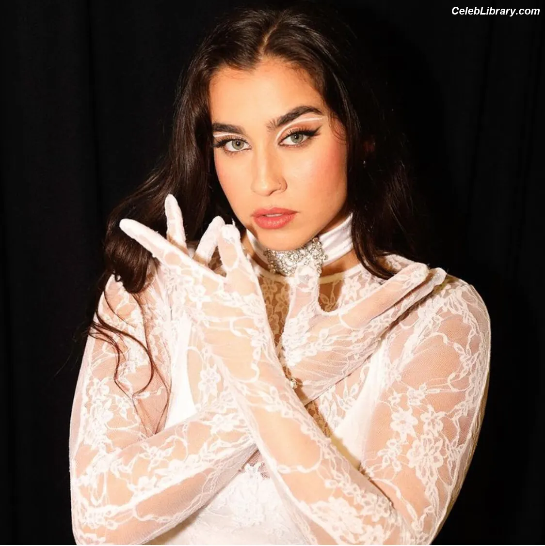 Lauren Jauregui photo 3 of 680