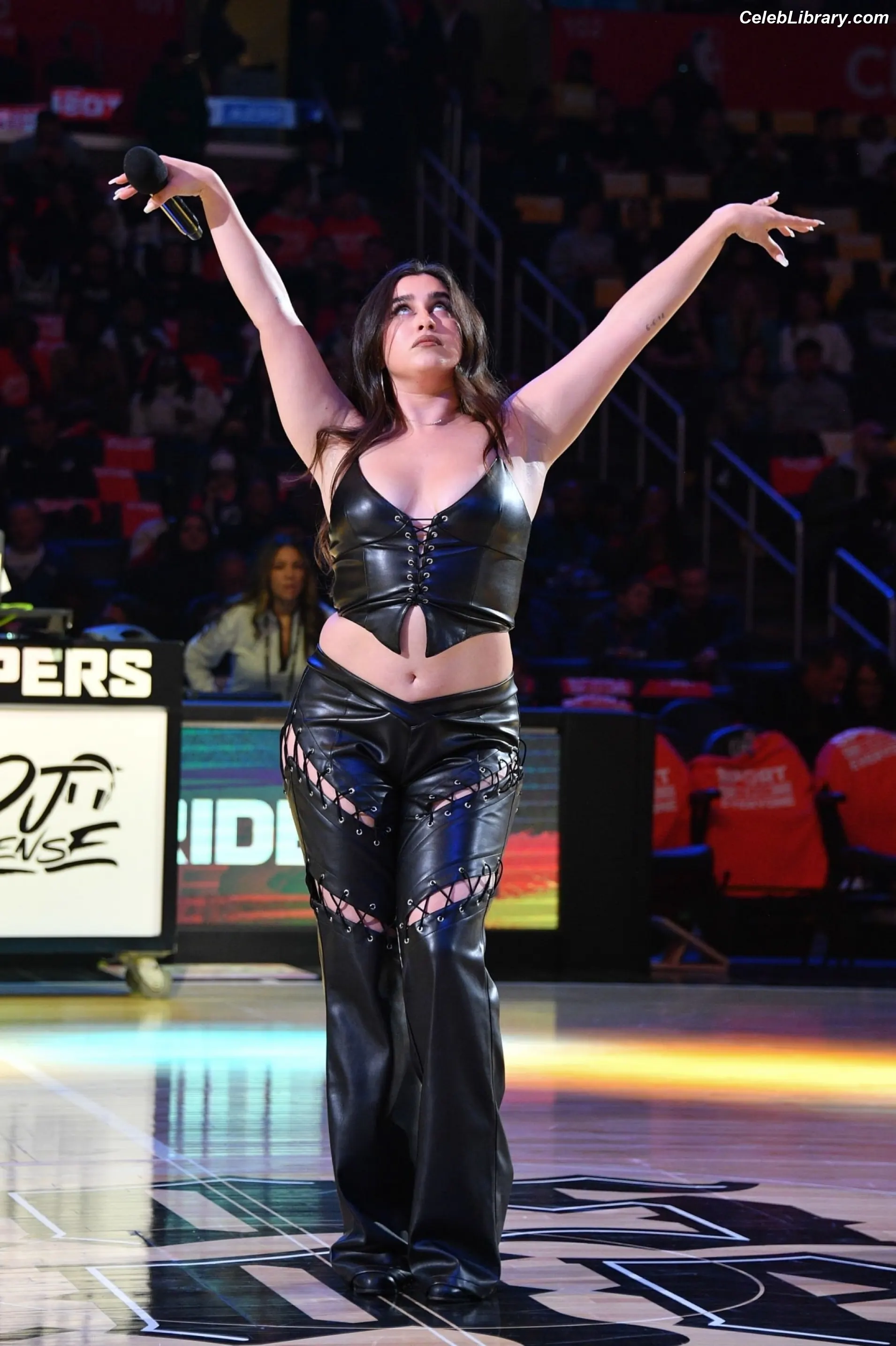 Lauren Jauregui photo 1 of 680