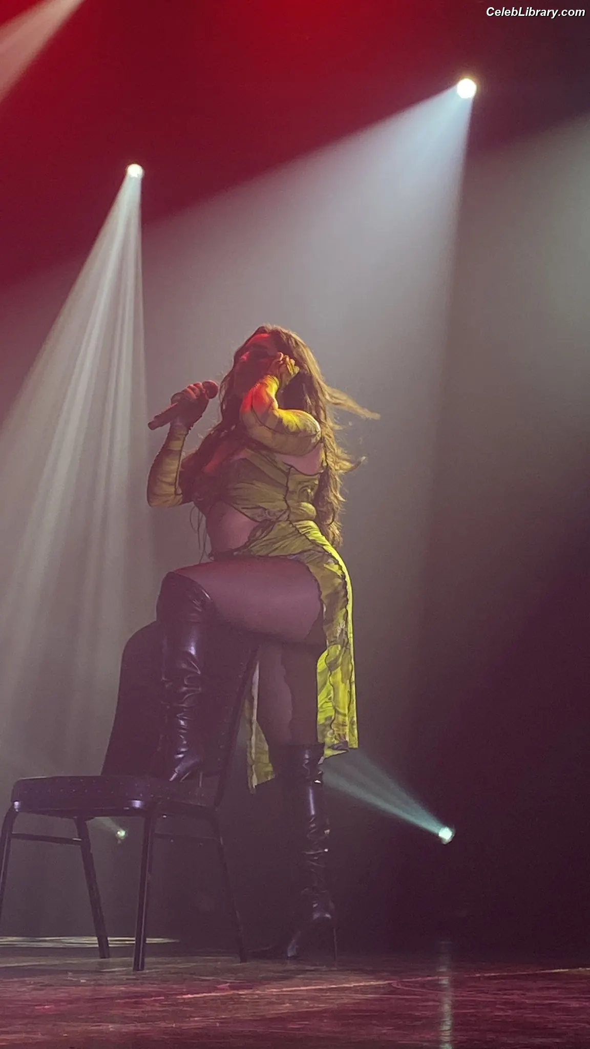 Lauren Jauregui photo 2 of 680
