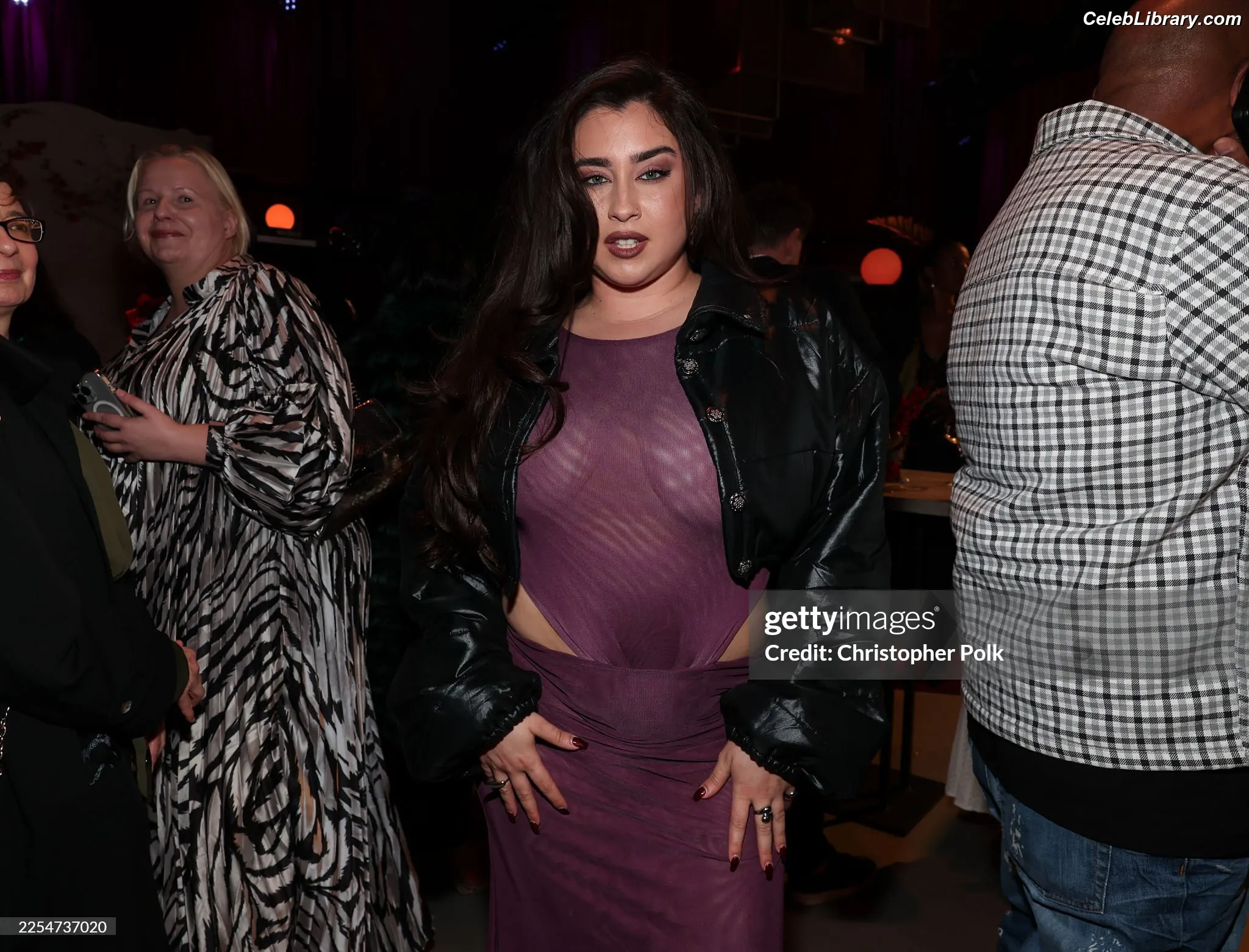 Lauren Jauregui photo 2 of 680