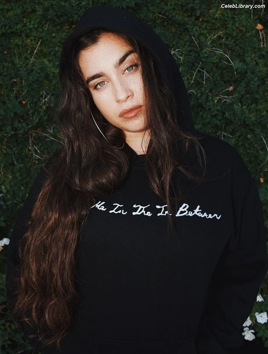 Lauren Jauregui photo 19 of 680