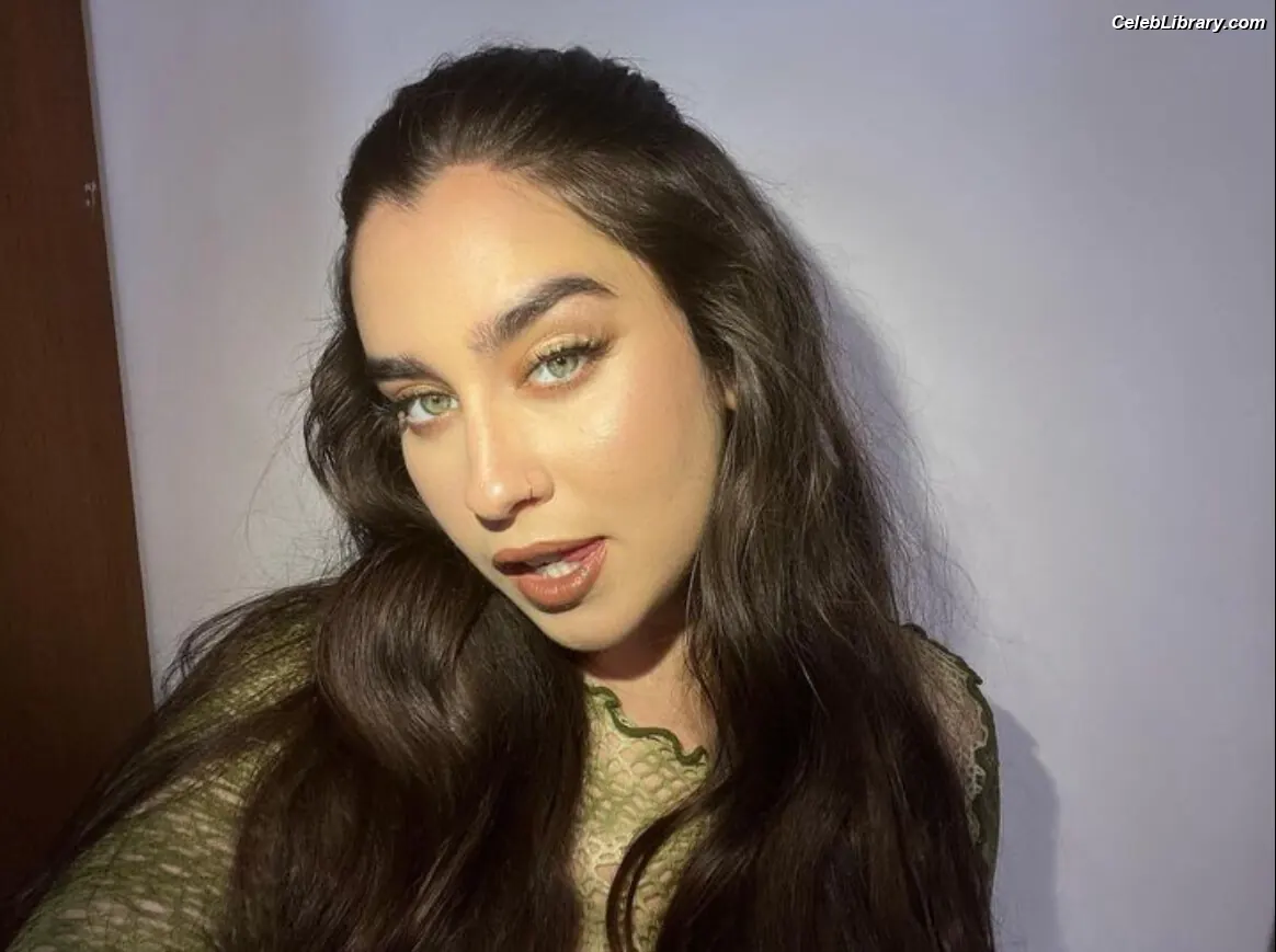 Lauren Jauregui photo 19 of 680