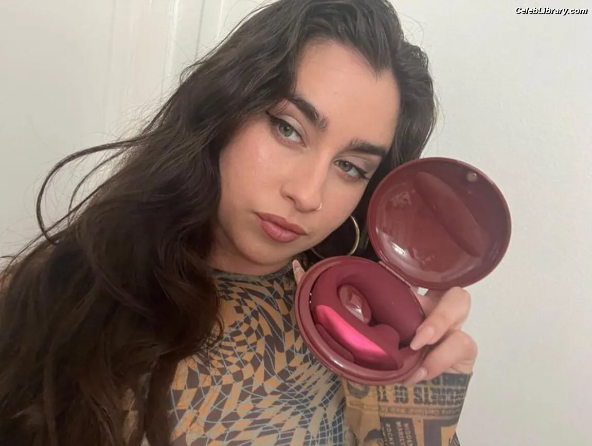 Lauren Jauregui photo 20 of 680