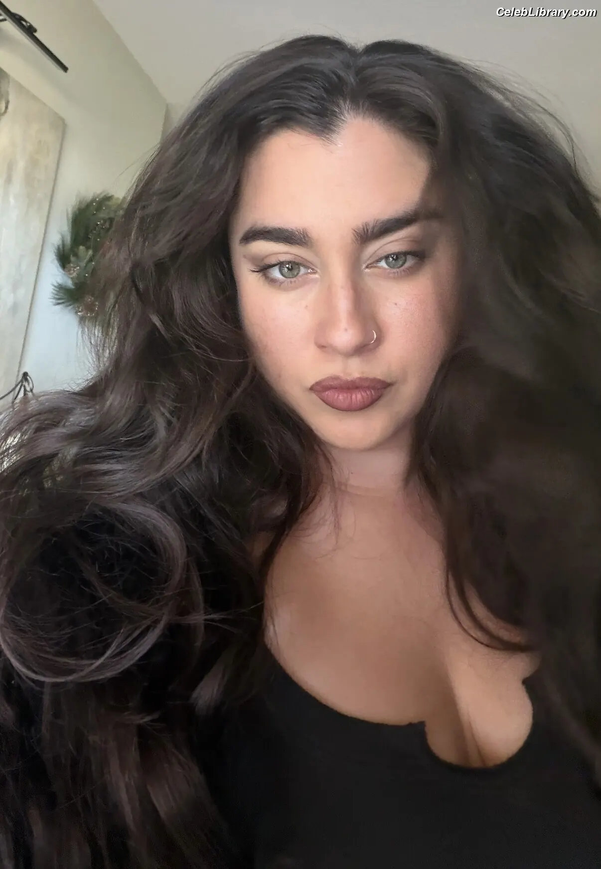 Lauren Jauregui photo 5 of 680