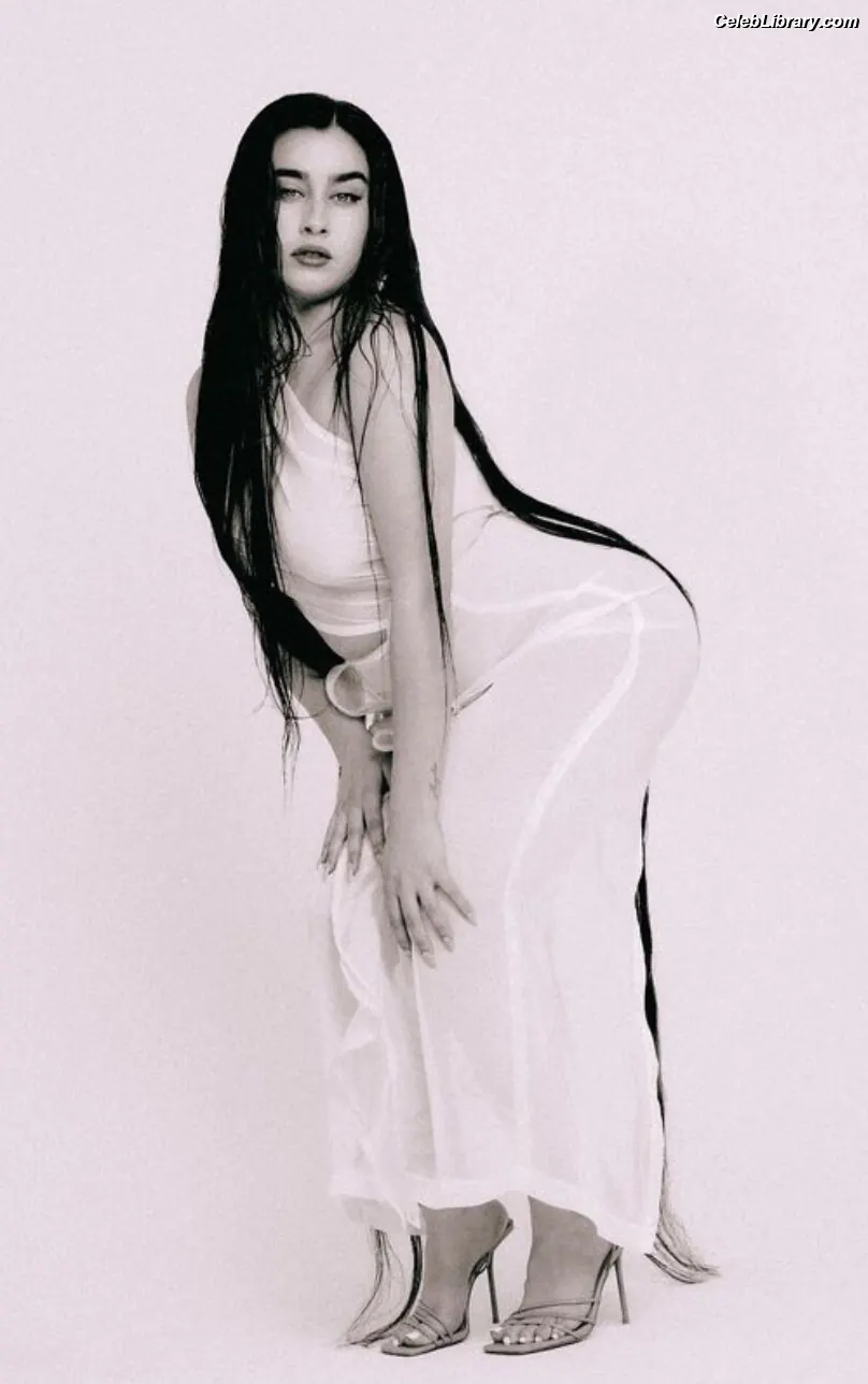 Lauren Jauregui photo 23 of 680