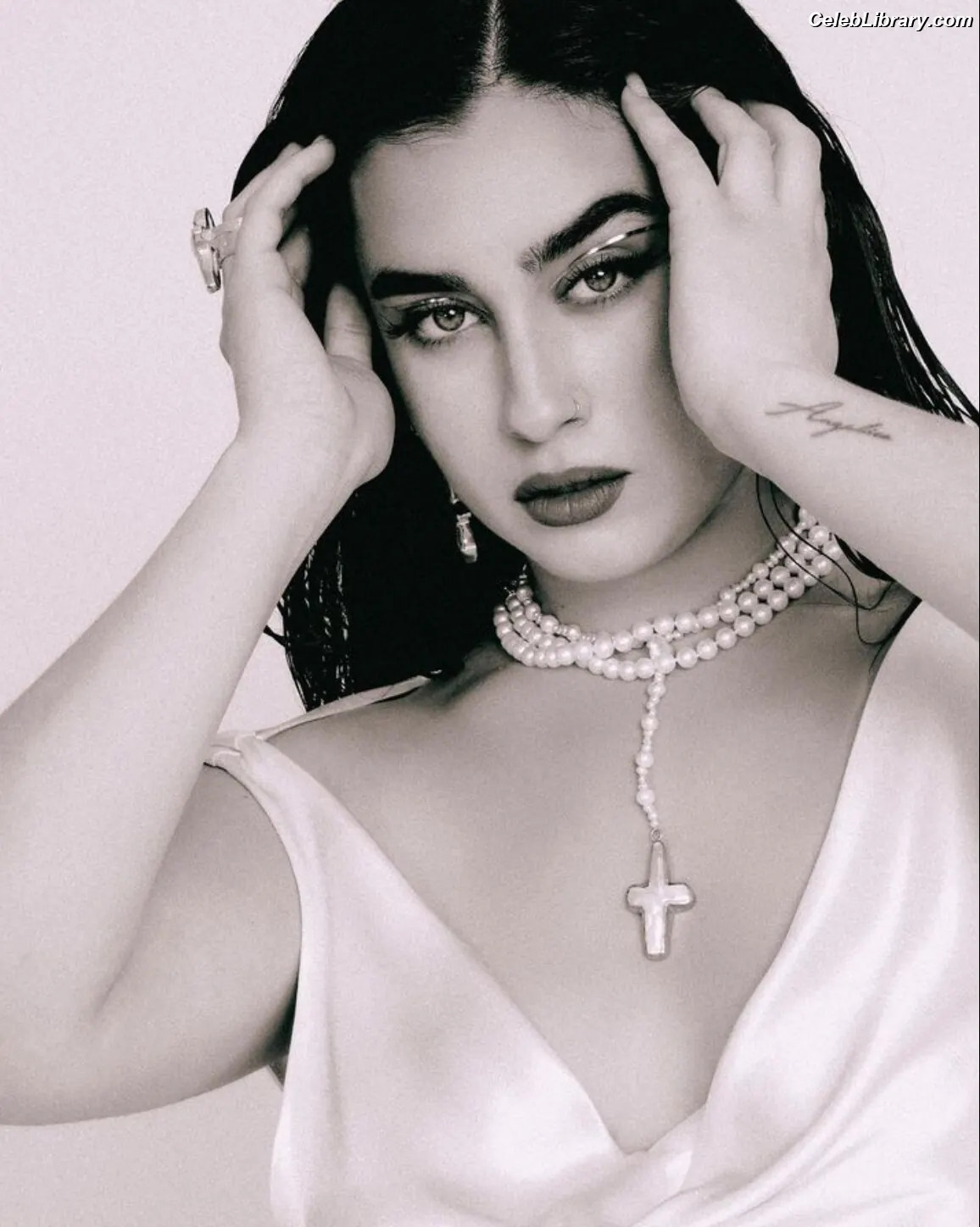 Lauren Jauregui photo 1 of 680
