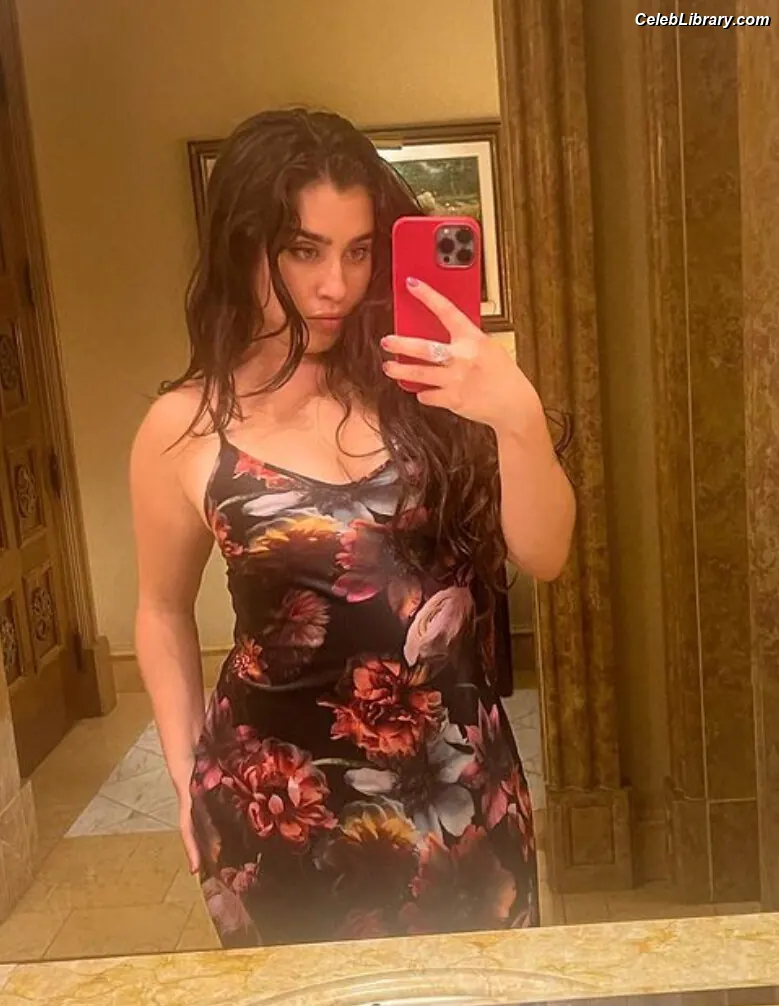 Lauren Jauregui photo 15 of 680