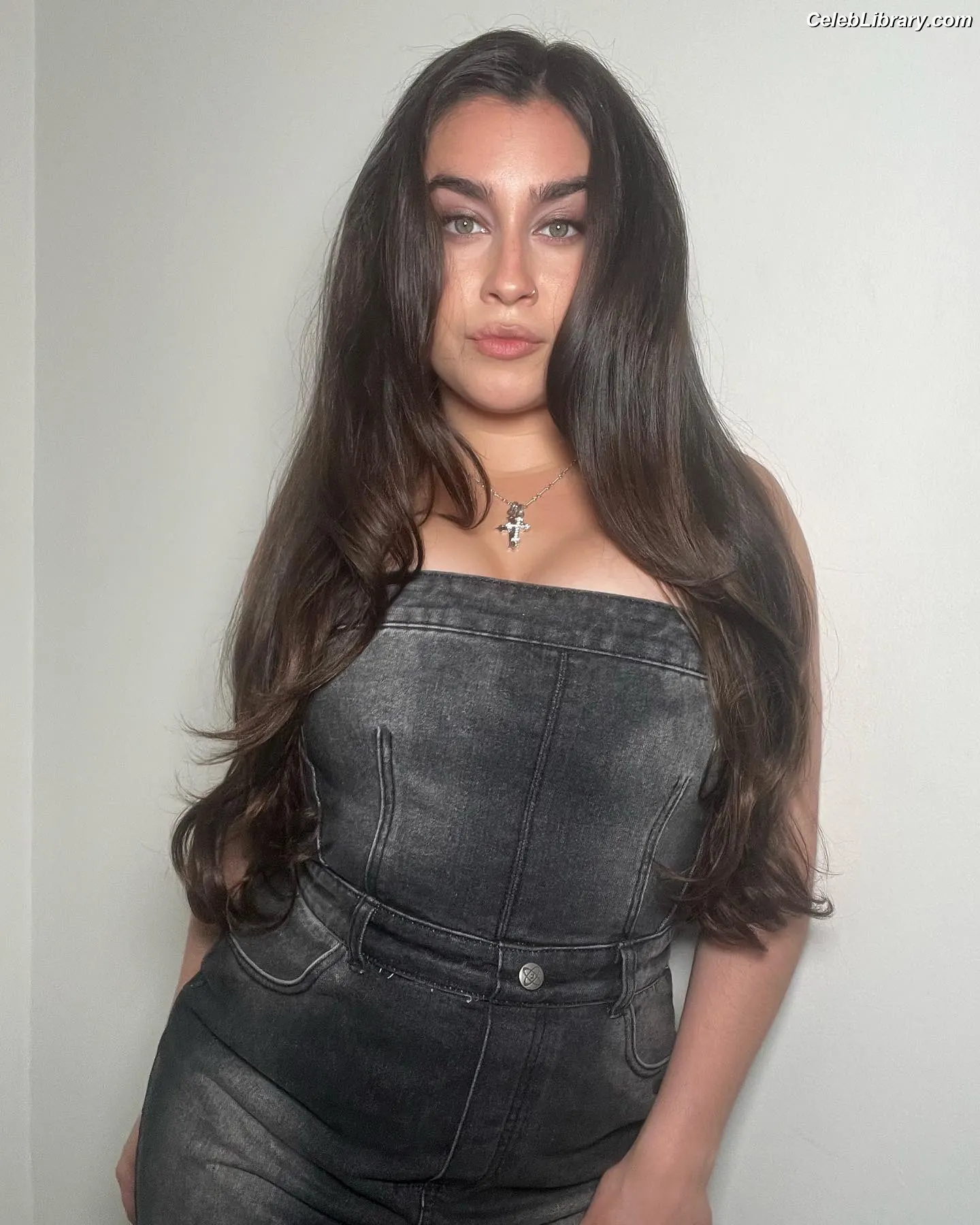 Lauren Jauregui photo 9 of 680