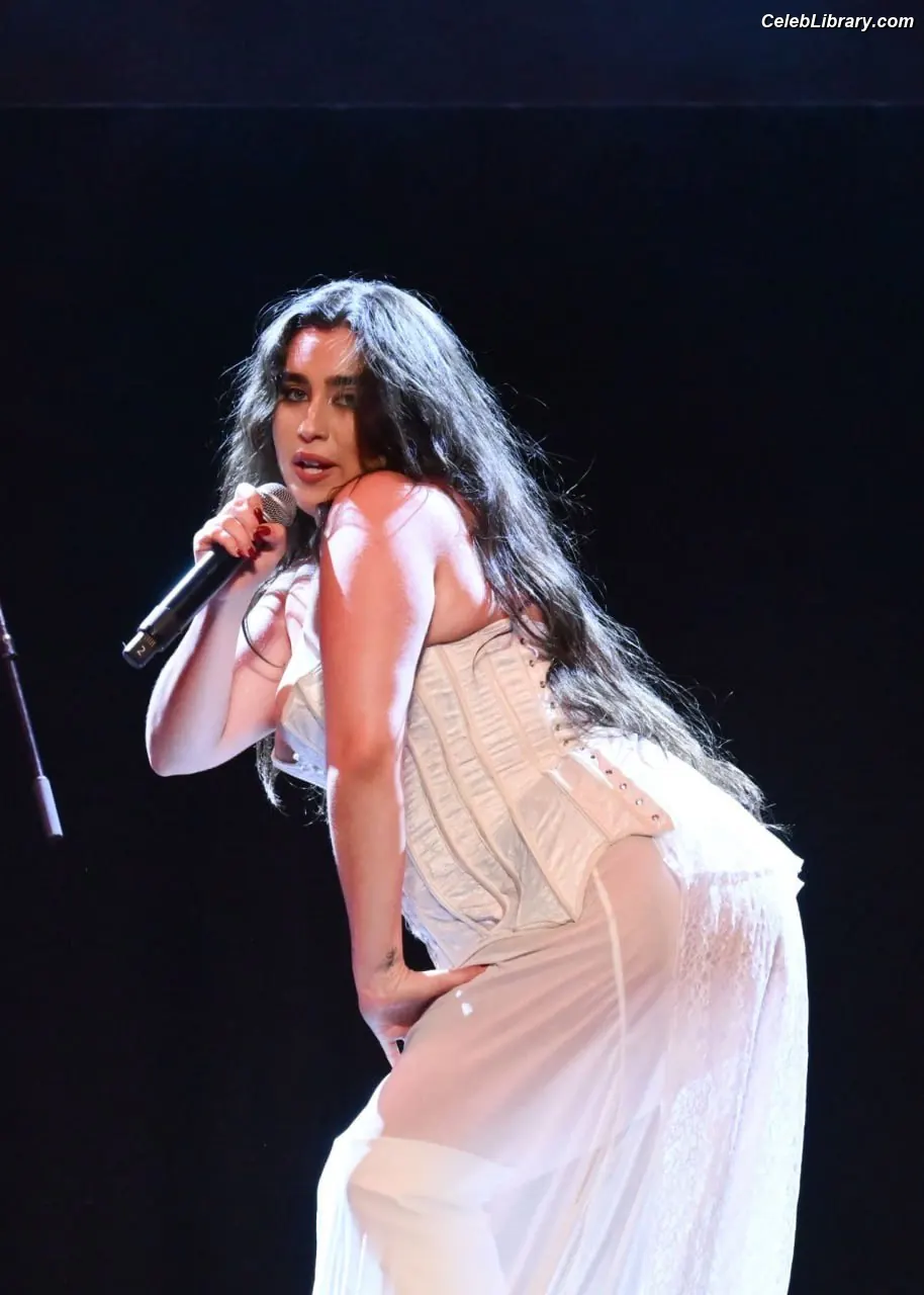 Lauren Jauregui photo 18 of 680