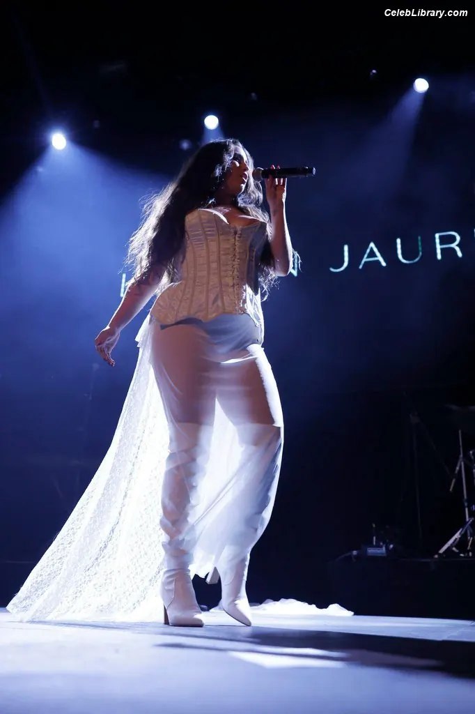 Lauren Jauregui photo 19 of 680