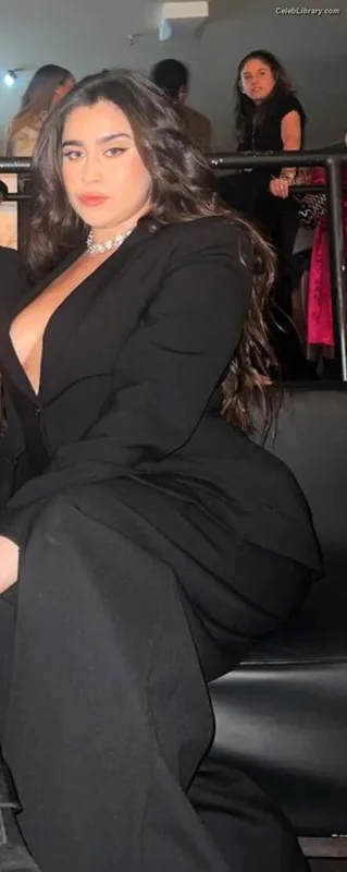 Lauren Jauregui photo 3 of 678
