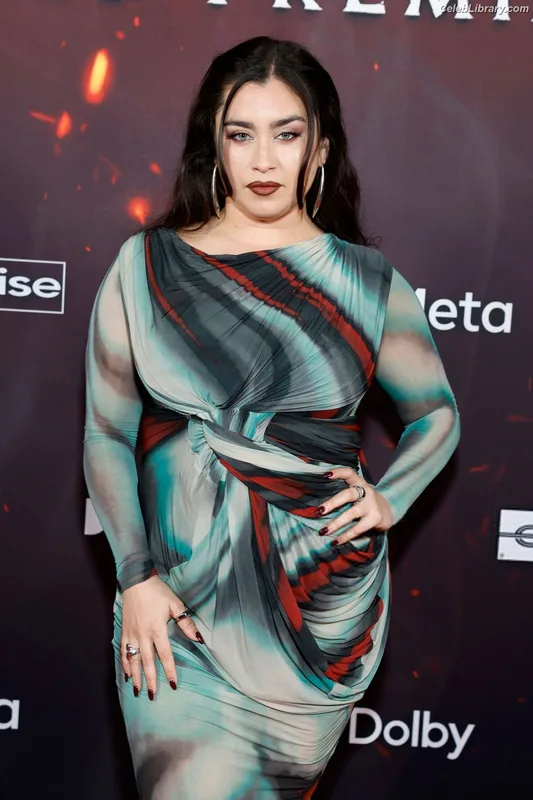 Lauren Jauregui photo 12 of 678