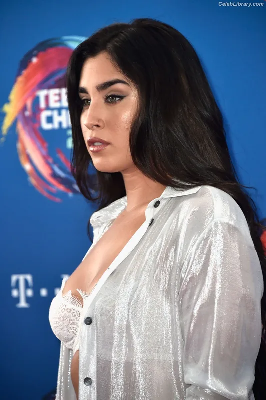 Lauren Jauregui photo 2 of 678