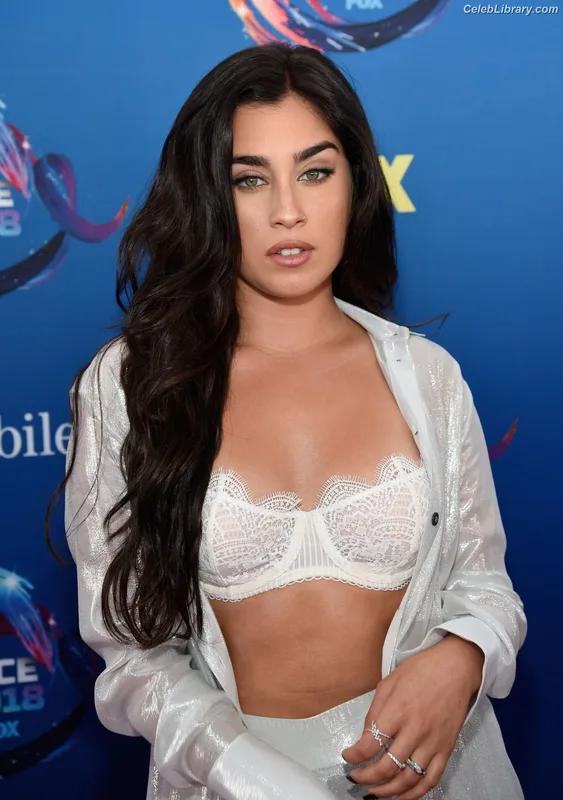 Lauren Jauregui photo 5 of 678