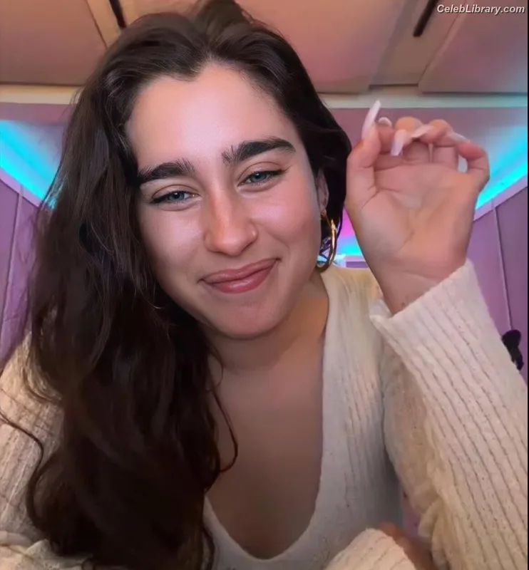 Lauren Jauregui photo 15 of 678