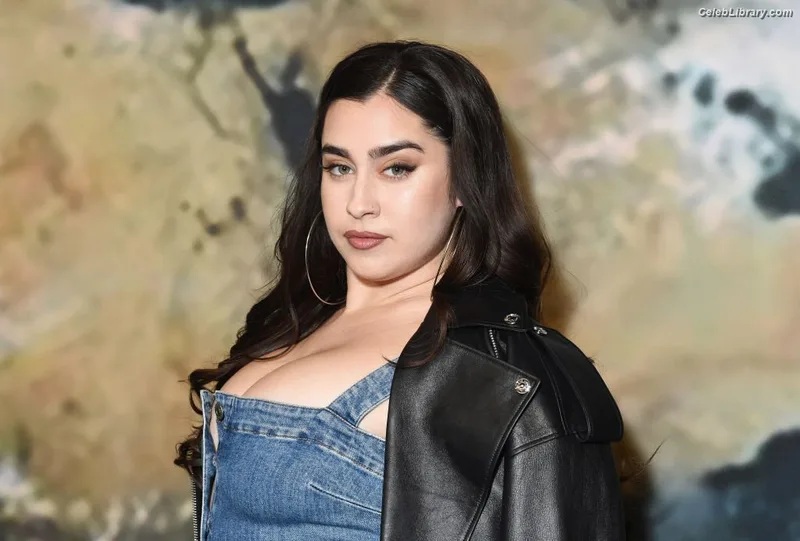 Lauren Jauregui photo 9 of 678
