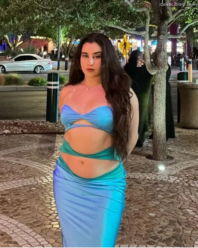 Lauren Jauregui photo 10 of 678