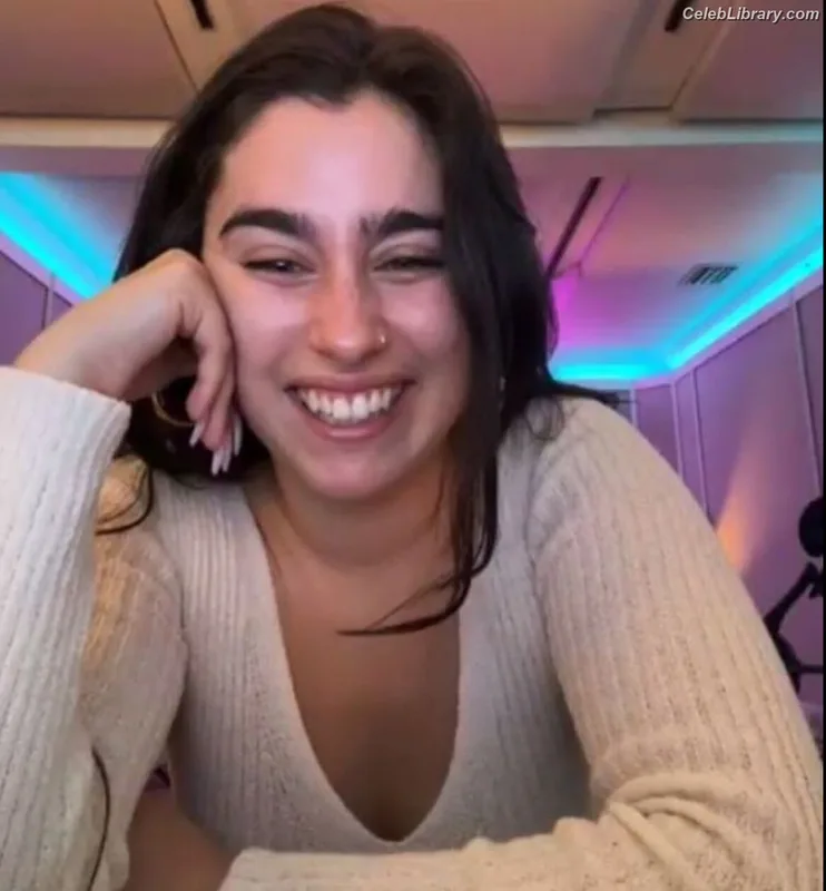 Lauren Jauregui photo 19 of 678