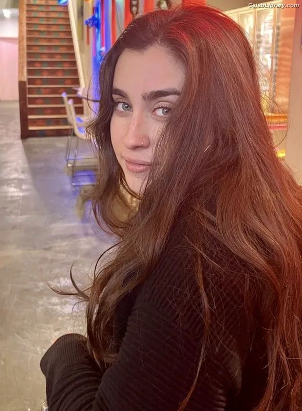 Lauren Jauregui photo 21 of 678