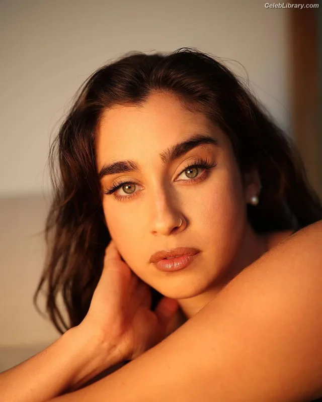 Lauren Jauregui photo 8 of 678