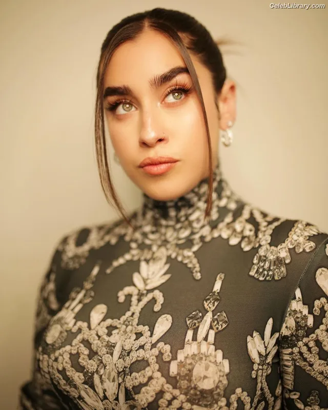 Lauren Jauregui photo 9 of 678