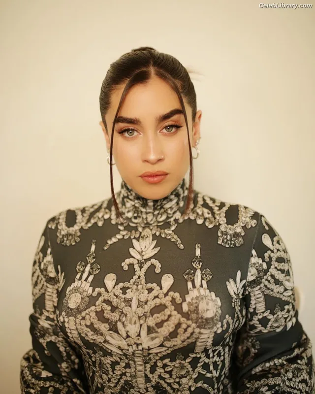 Lauren Jauregui photo 10 of 678