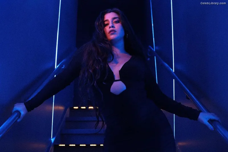Lauren Jauregui photo 12 of 678