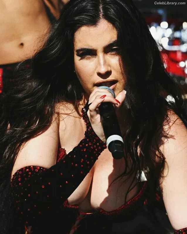 Lauren Jauregui photo 13 of 678