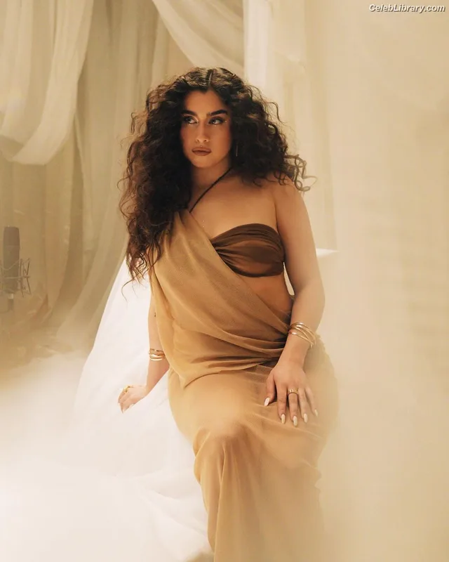 Lauren Jauregui photo 15 of 678