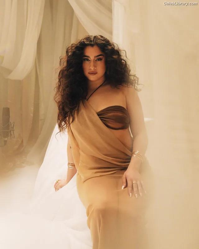 Lauren Jauregui photo 16 of 678