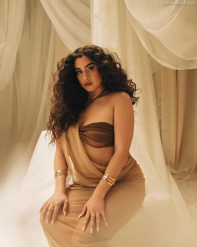 Lauren Jauregui photo 17 of 678
