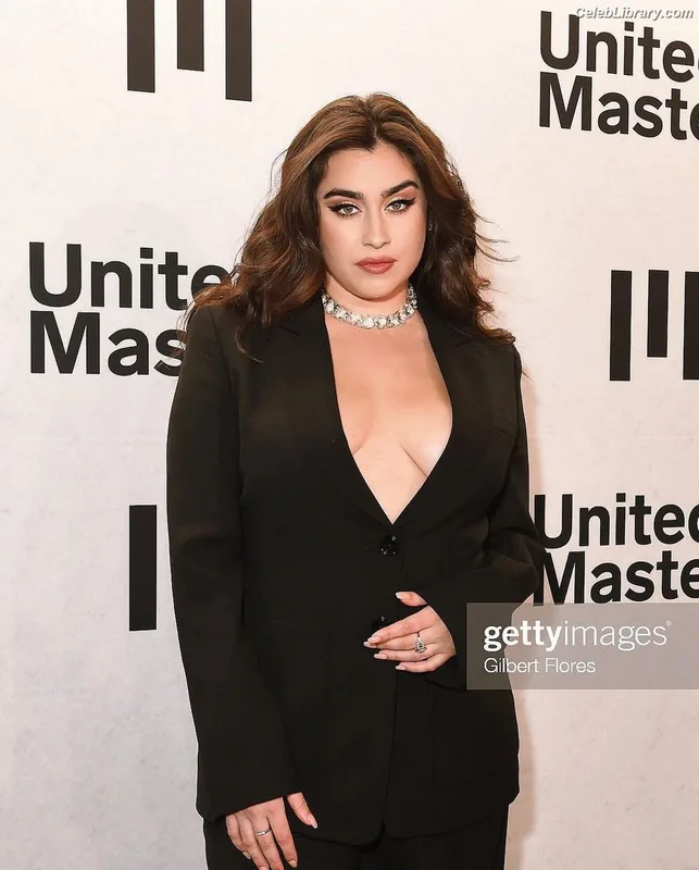 Lauren Jauregui photo 23 of 678