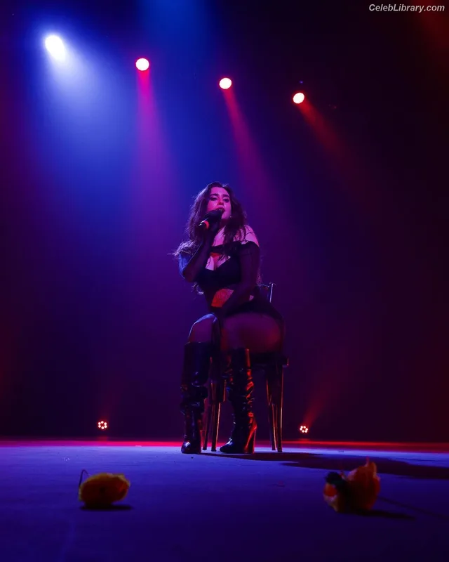 Lauren Jauregui photo 2 of 678