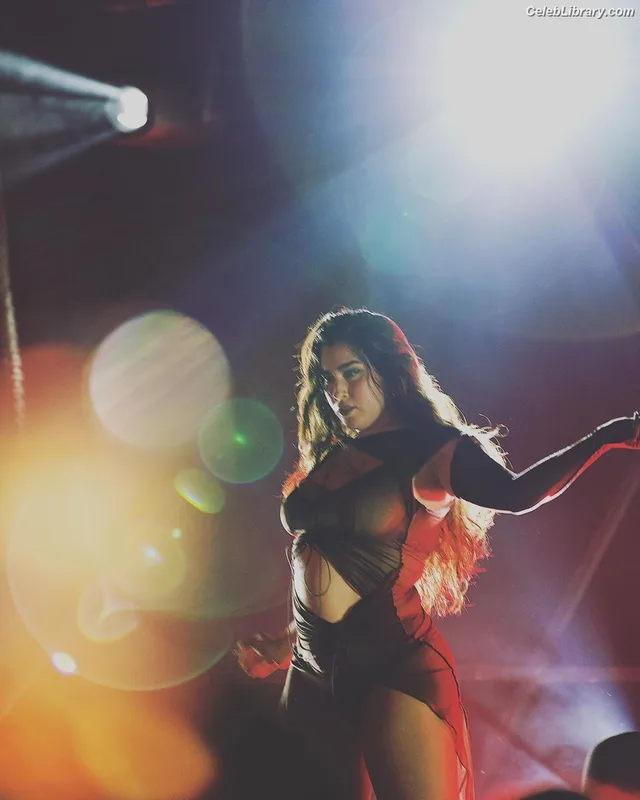 Lauren Jauregui photo 5 of 678