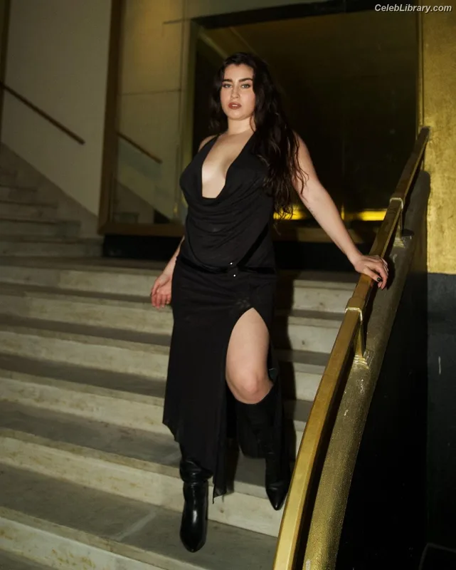Lauren Jauregui photo 11 of 678