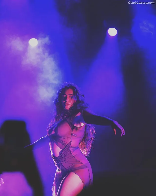 Lauren Jauregui photo 16 of 678