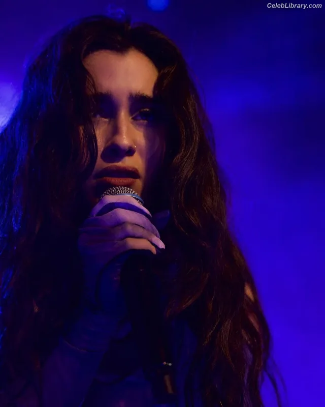 Lauren Jauregui photo 1 of 678