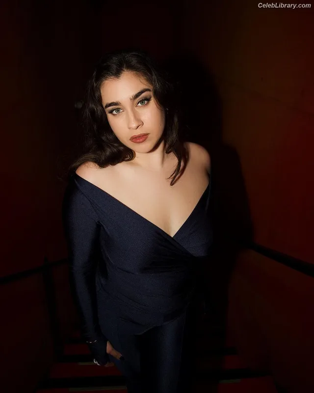 Lauren Jauregui photo 2 of 678