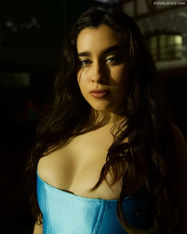 Lauren Jauregui photo 3 of 678