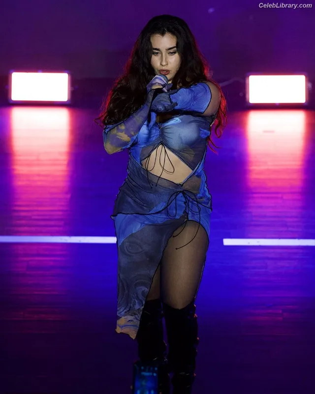 Lauren Jauregui photo 8 of 678