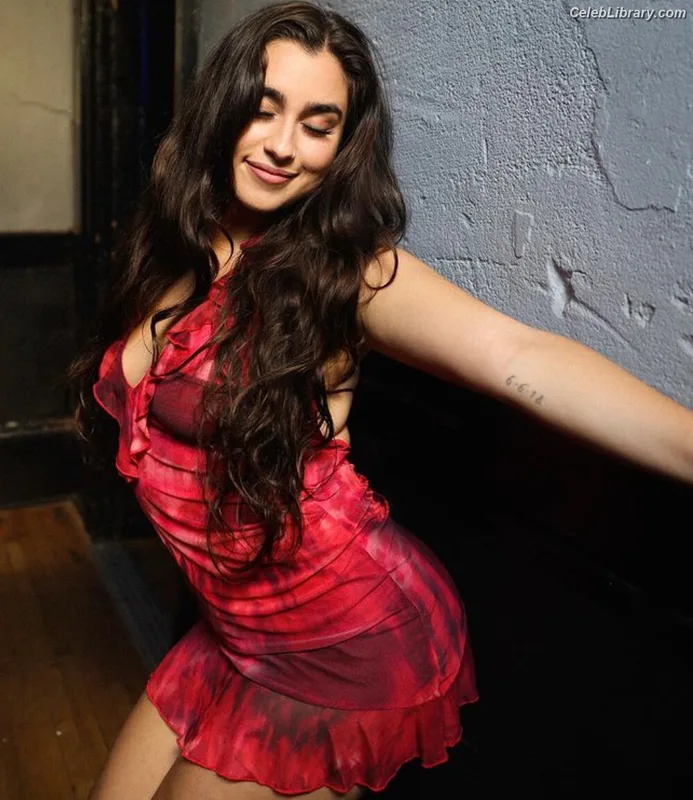 Lauren Jauregui photo 23 of 678