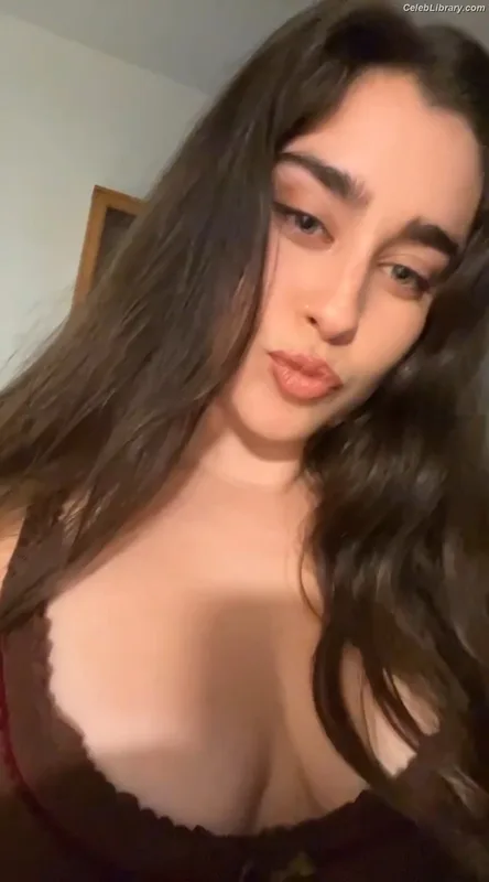 Lauren Jauregui photo 1 of 678