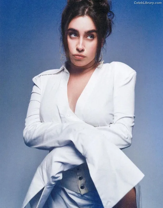 Lauren Jauregui photo 3 of 678