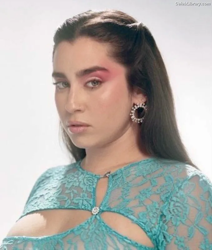 Lauren Jauregui photo 5 of 678