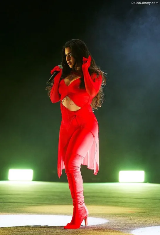 Lauren Jauregui photo 7 of 678