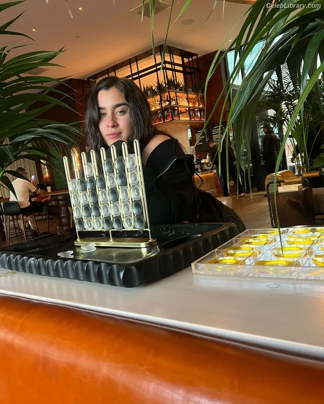 Lauren Jauregui photo 10 of 678