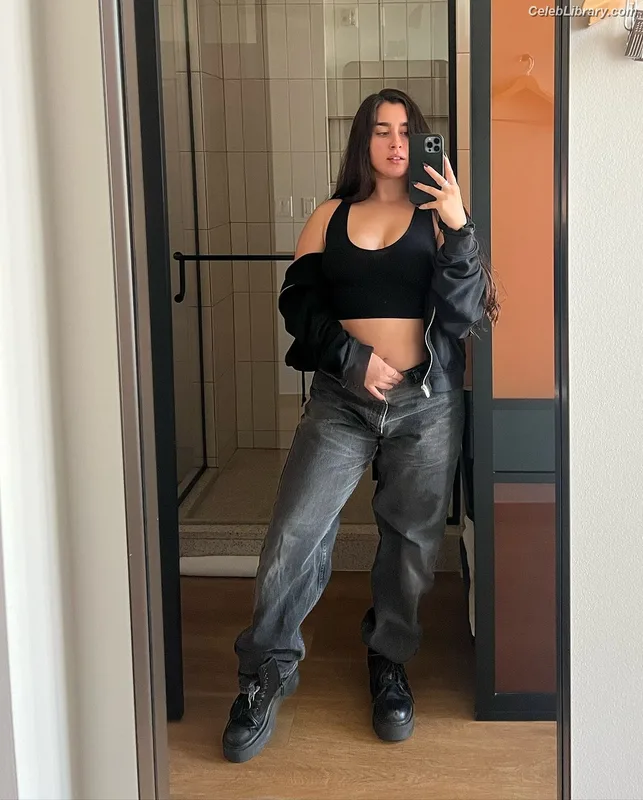 Lauren Jauregui photo 12 of 678