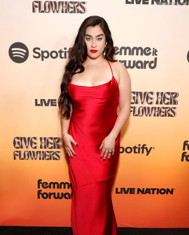 Lauren Jauregui photo 13 of 678